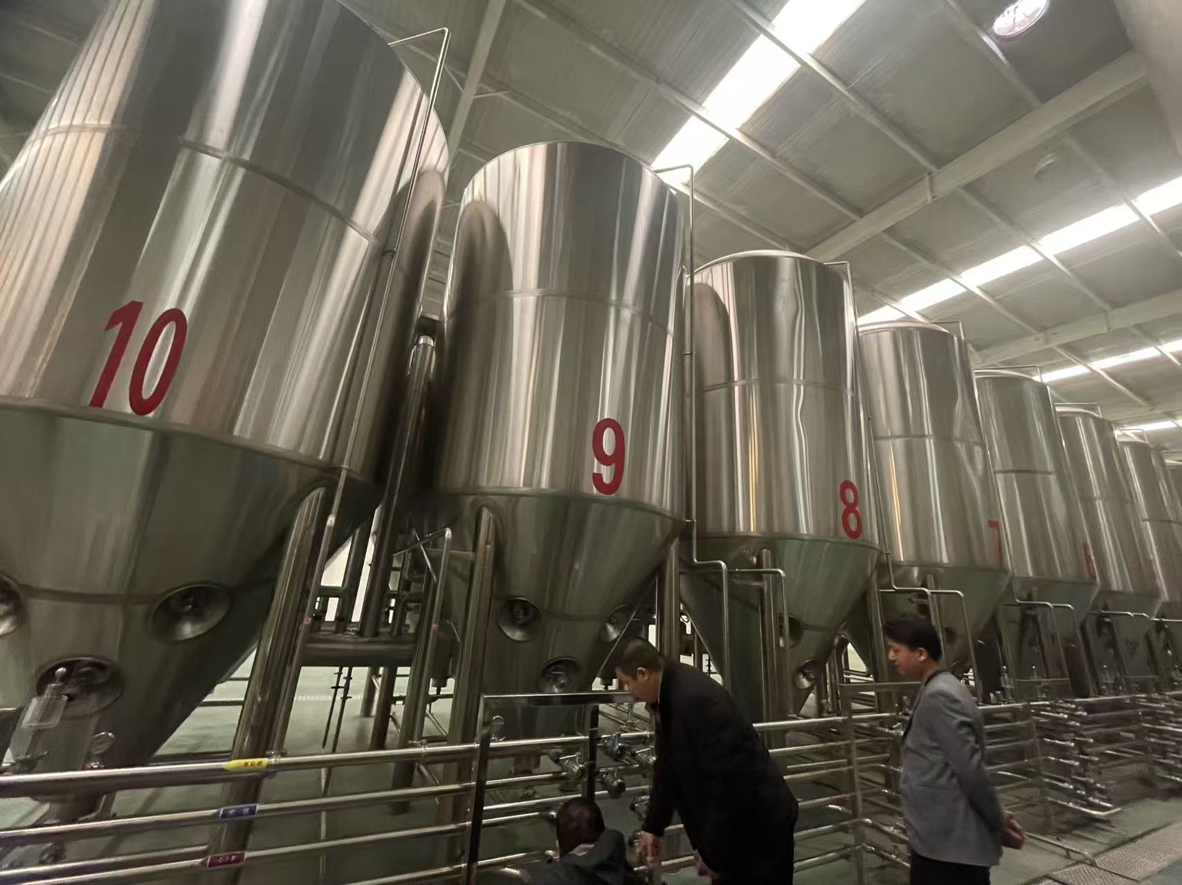陵川精酿啤酒设备厂—平面布置、设备设计、制造、调试、培训等一条龙服务